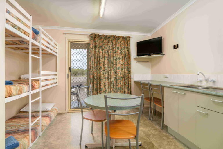 Injune Motel Book direct